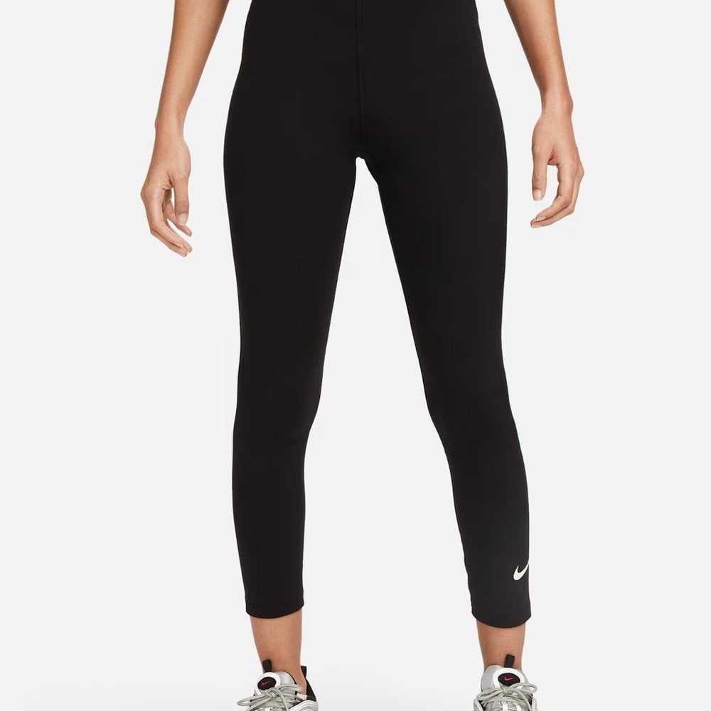 Nike Women's High-Waisted 7/8 Black Leggings Size XS